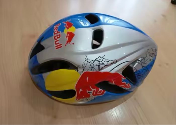casque vélo Red Bull