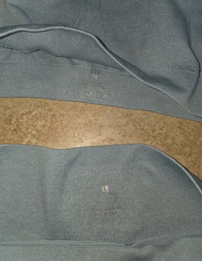 Tenue de sport bleu ciel - photo numéro 2