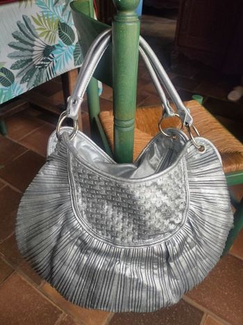 Sac à main argenté