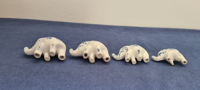 4 éléphants porcelaine bleus et blancs - photo numéro 4