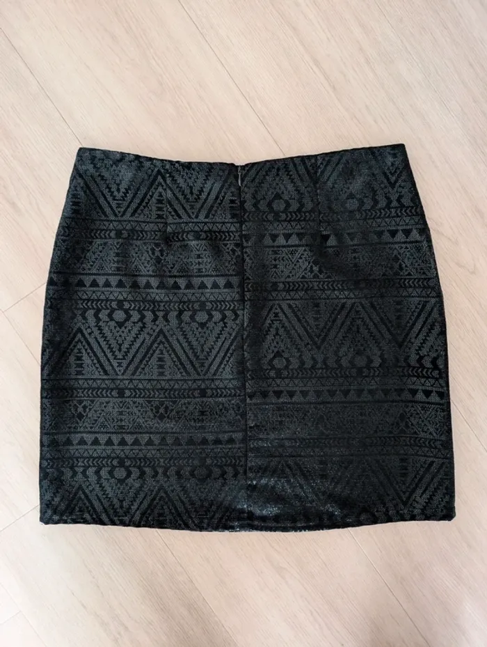 Jupe courte noire - photo numéro 2