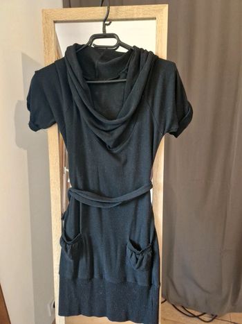 Robe noire à ceinture