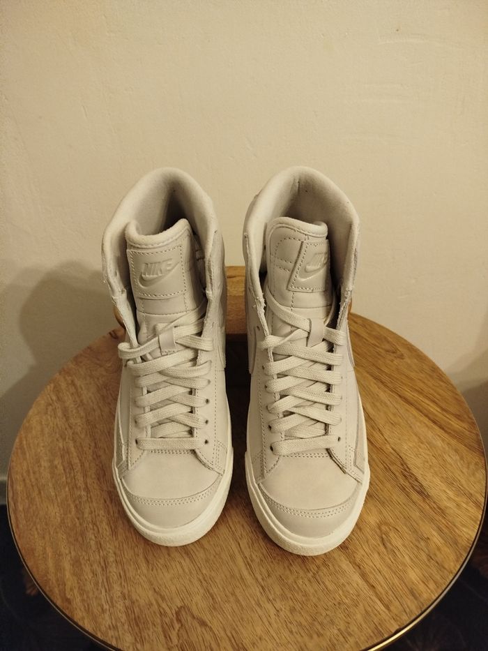 Baskets Nike T 36,5 - photo numéro 2