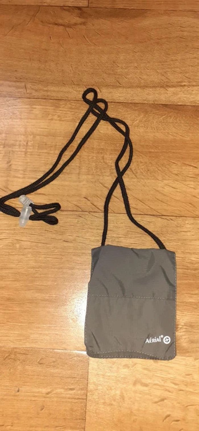 pochette de voyage - photo numéro 2
