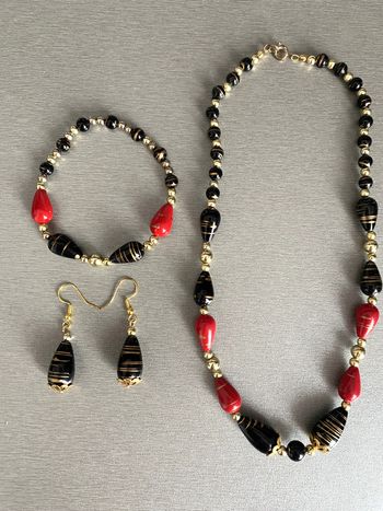 Parure collier, bracelet et boucles d’oreilles