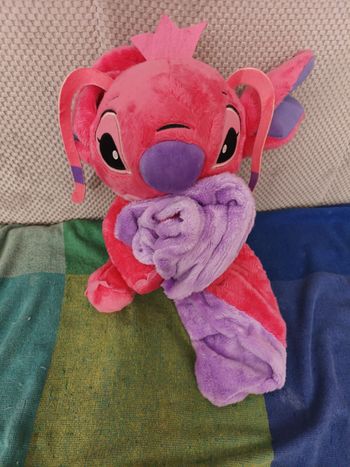 Peluche Stitch avec doudou