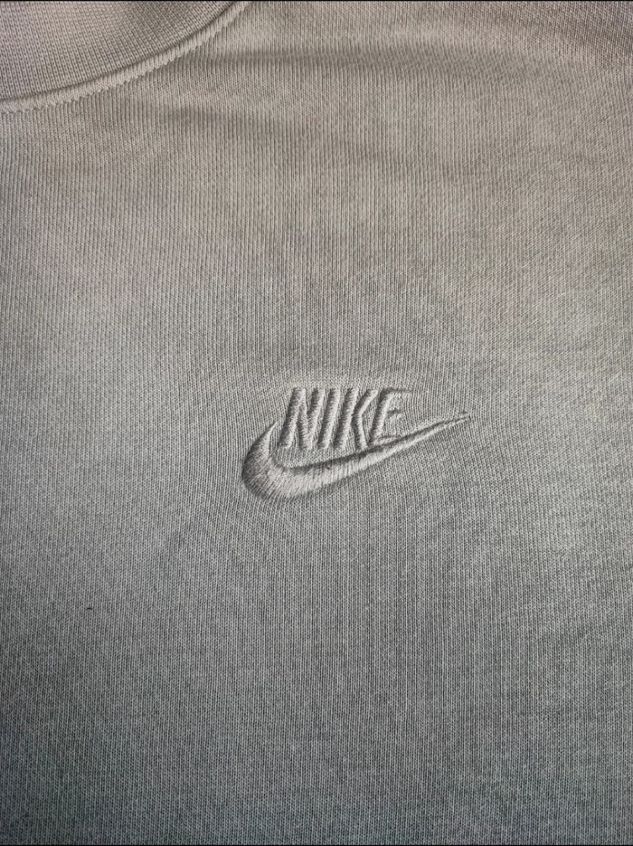 Sweat léger Nike taille S dégradé logo brodé Mixte - photo numéro 2