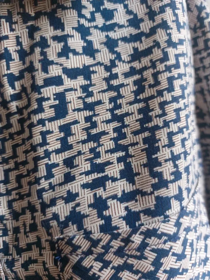 Chemisier à motifs bleus et blancs Taille L - photo numéro 4