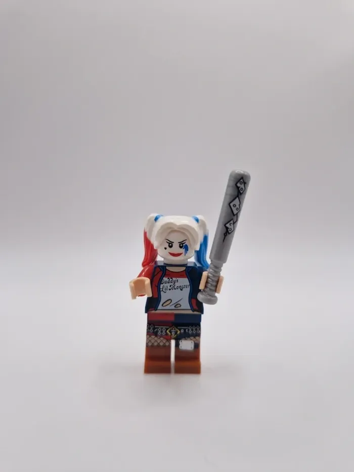 Figurine type lego Harley Quinn Joker Batman DC Comics