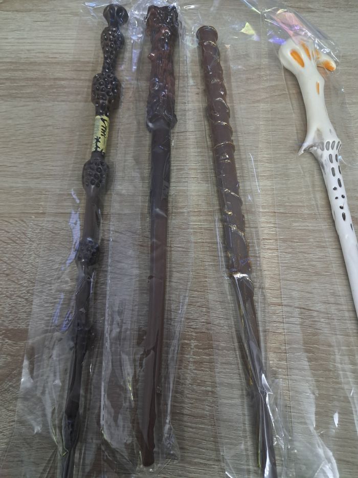 Lot de 4 baguettes Harry Potter vendu avec supports - photo numéro 6