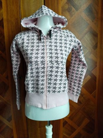 Sweat rose clair avec capuche