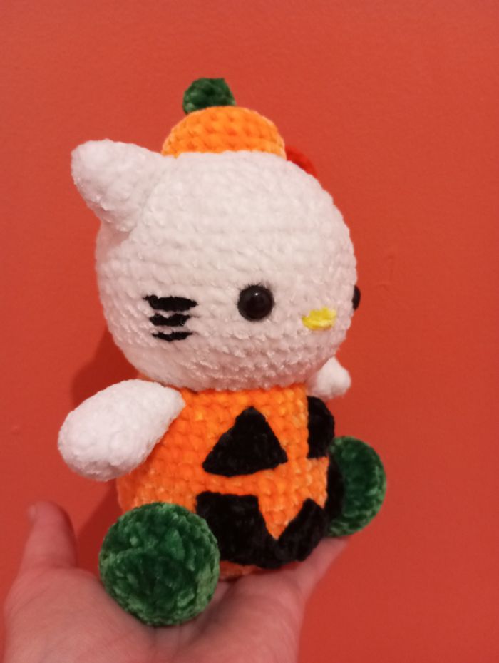 Halloween : Hello Kitty citrouille au crochet - photo numéro 3