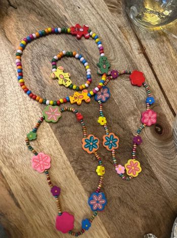 Lot bijoux en bois