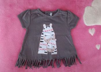 T-shirt taille 3 mois en très bon état