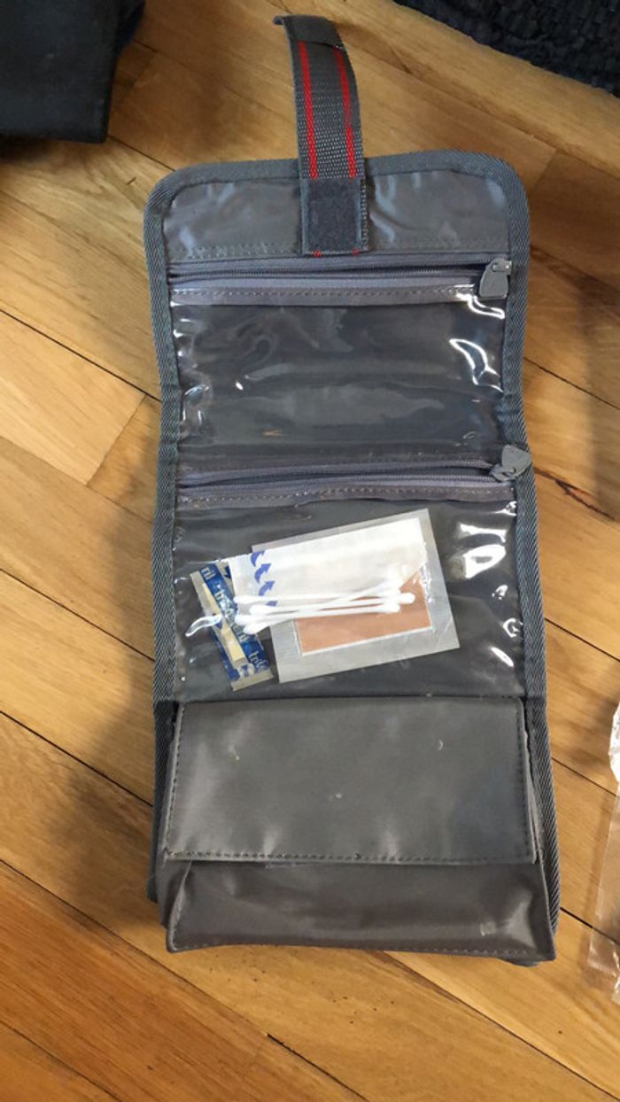 Trousse de toilette le club pochette d avion Mea - photo numéro 4