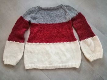 Pull tricoté main 59 x 40 cm neuf