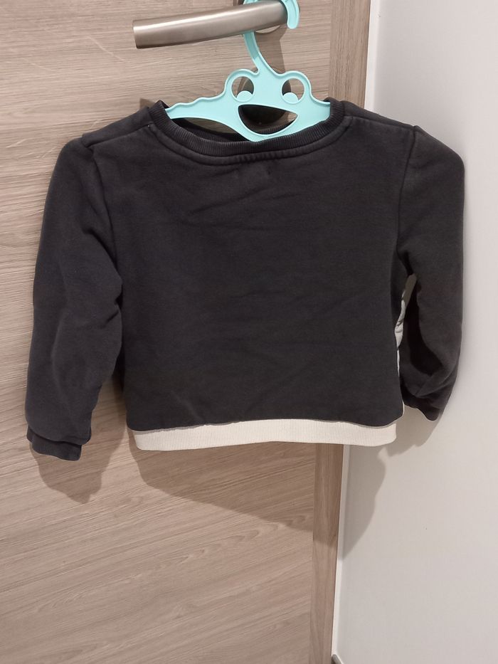 Joli sweat garcon 3 ans blanc et noir Kiabi eco conception 3 ans. - photo numéro 2