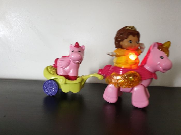 Tut tut copain motorisé "Claire, princesse aventurière + licorne et bébé licorne" VTech - photo numéro 2
