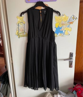 Robe noire plissée col v, taille 34, marque H&M