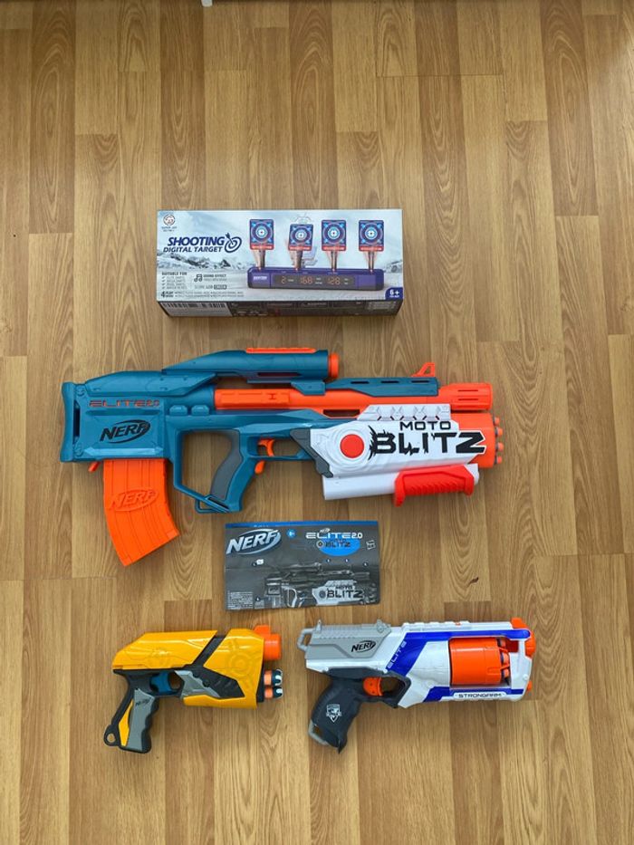 Lot Pistolets NERF avec une cible