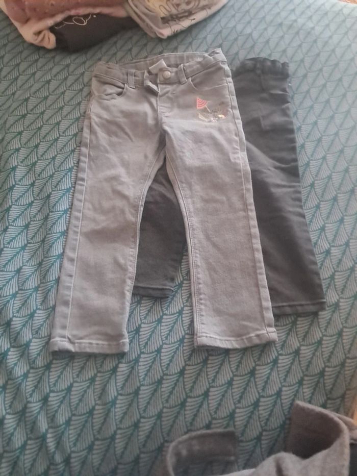 Lot de deux jeans taille 24 mois - photo numéro 2
