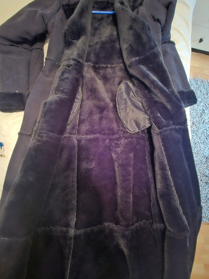 Manteau long chaud doublé façon
mouton - Noir - Taille 40/42 - photo numéro 4