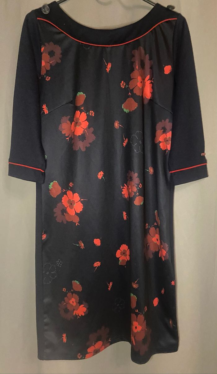Robe bleu marine à fleurs rouges »Terre de Marins »manches 3/4