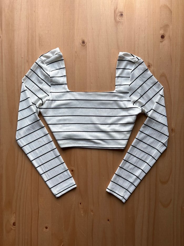 Crop top rayé blanc/noir – XS – très bon état – style décontracté - photo numéro 1
