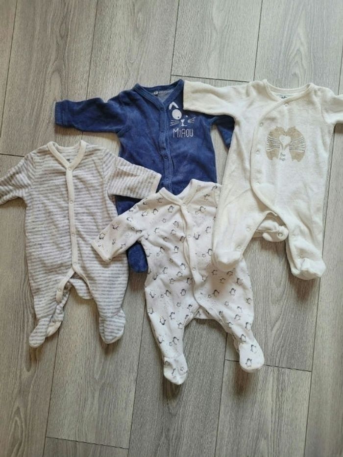 Lot de 4 pyjamas taille 1/3 mois - photo numéro 2