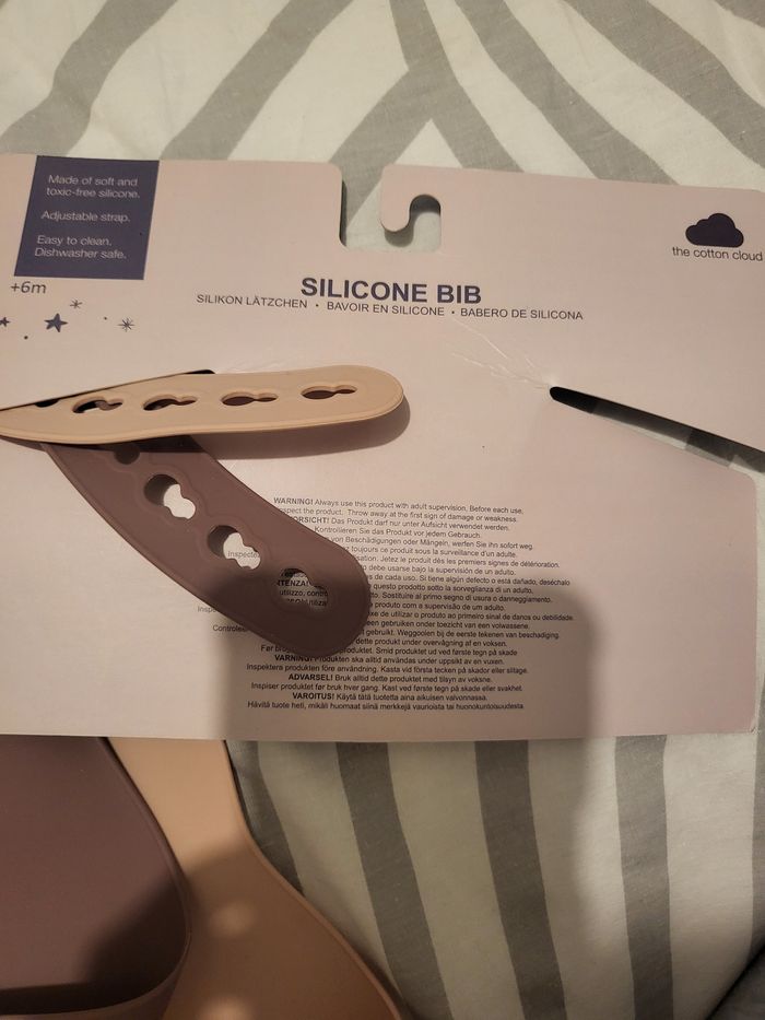 Bavoirs en silicone - photo numéro 2