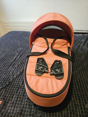 Nacelle yoyo babyzen nouvellement stokke avec adaptateurs pour la poussette