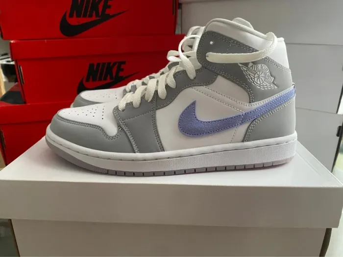 Jordan 1 mid wmns wolf grey