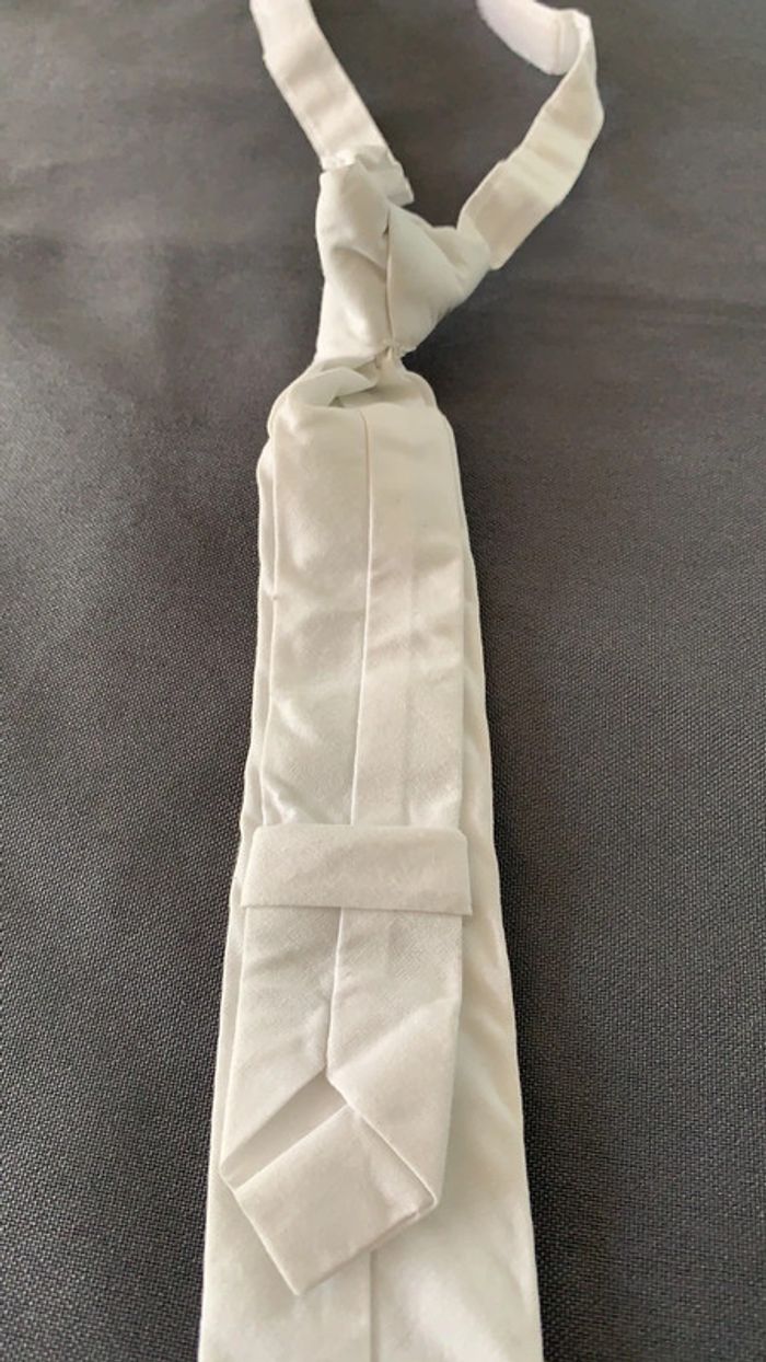 Cravate blanche enfant tour de cou maxi ~32cm réglable scratch - photo numéro 5