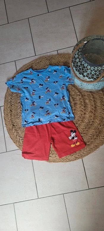 Joli pyjama Mickey Taille 122/128