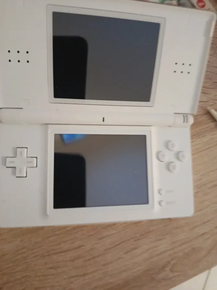 Nintendo ds Lite blanche 2 jeux - photo numéro 3