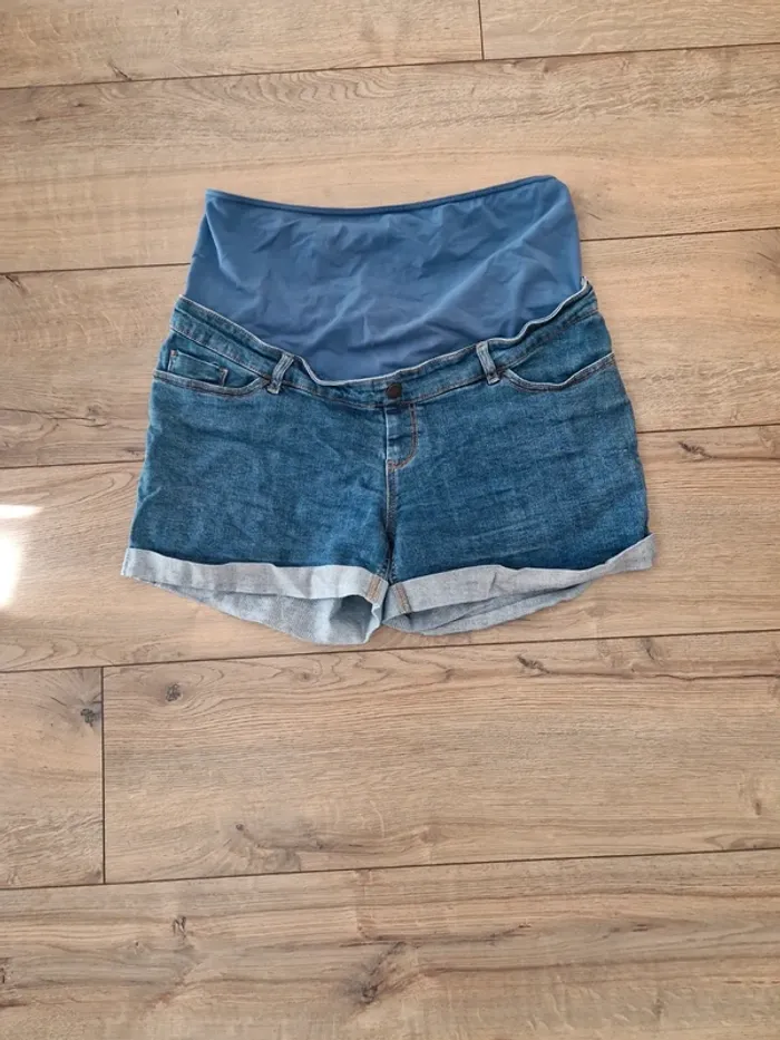 Short maternité