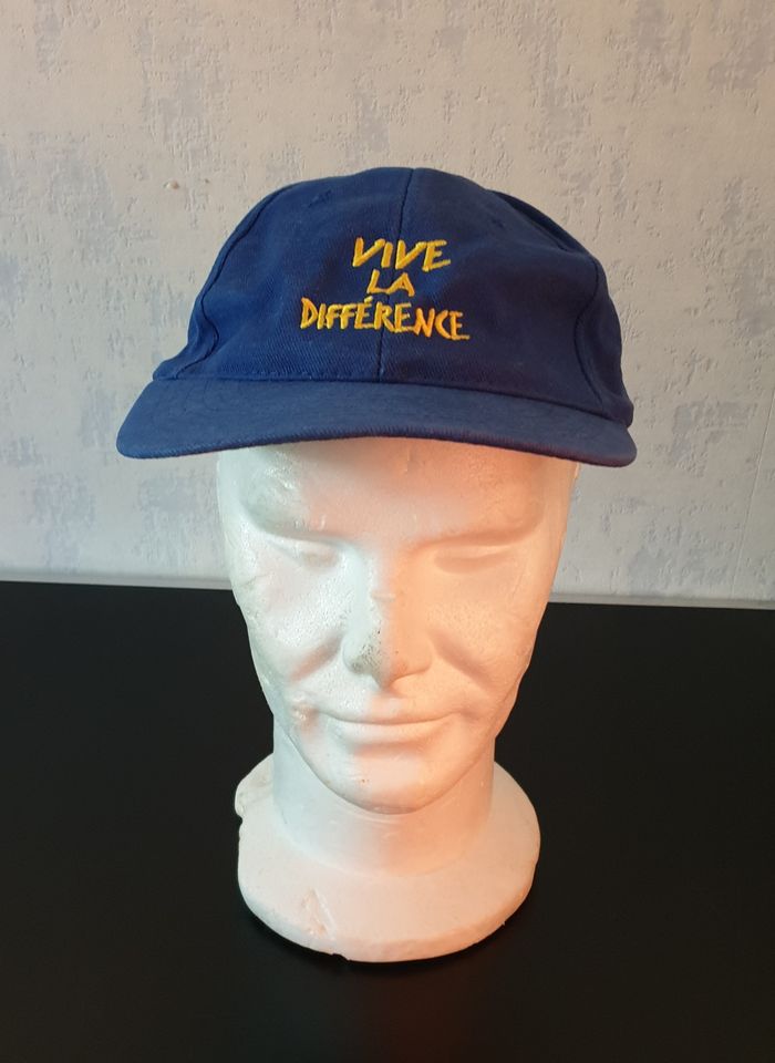 Casquette bleue à visière – Vive la différence