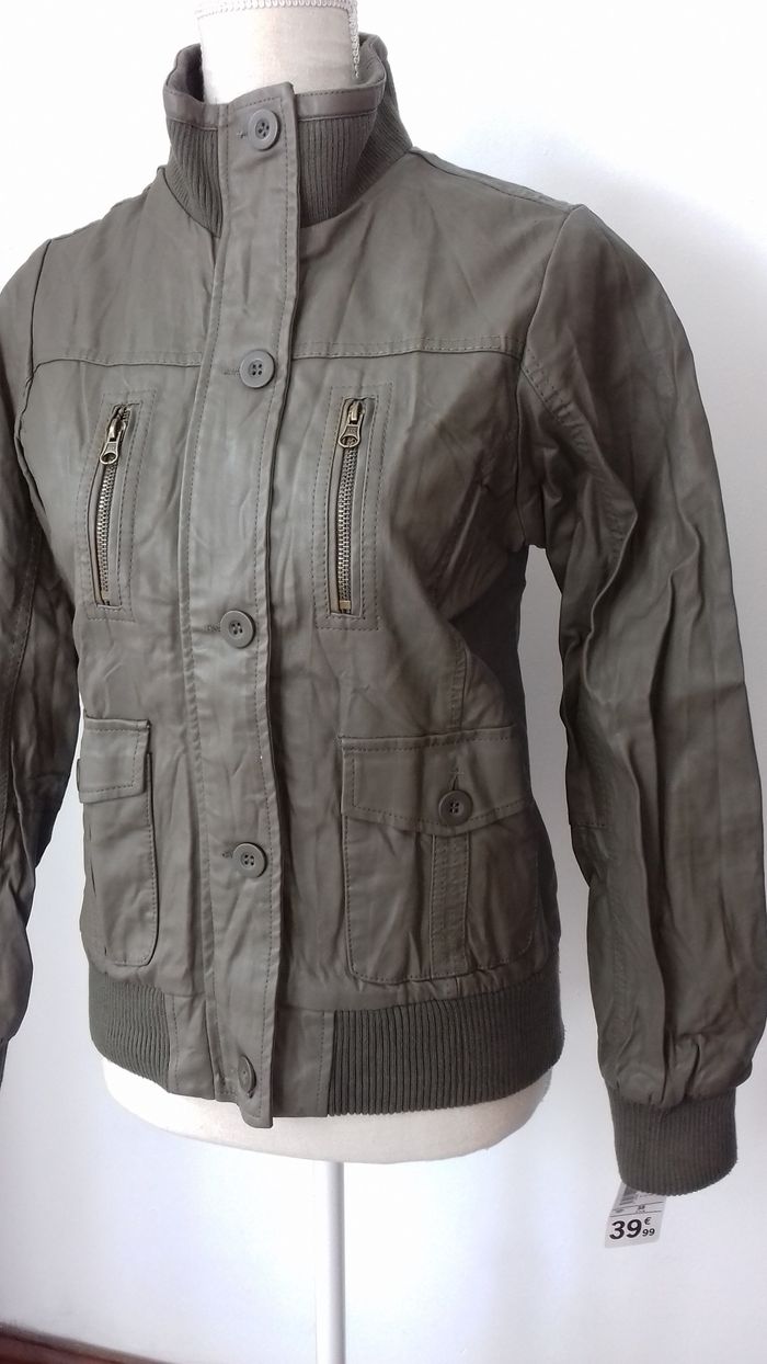 BLOUSON KAKI SIMILICUIR - KIABI - T.38 - NEUF - photo numéro 3