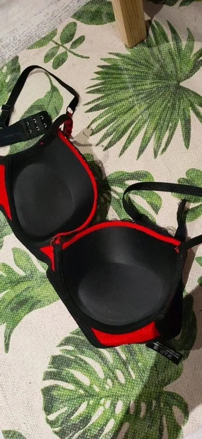 Soutien gorge NEUF dentelle rouge, push up - photo numéro 3