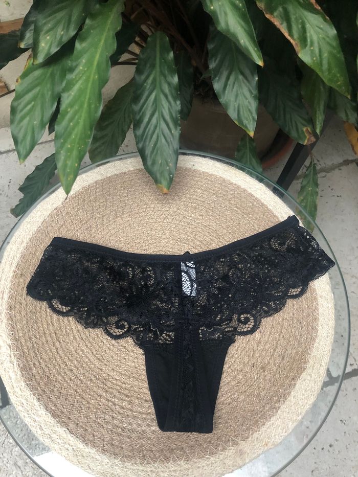 String noir dentelle 36 - photo numéro 2