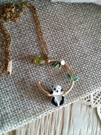 Collier panda et pierre de péridot naturelle