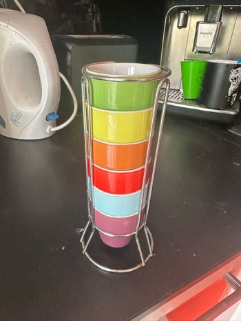 Tasse a expresso multicolore avec leur support 