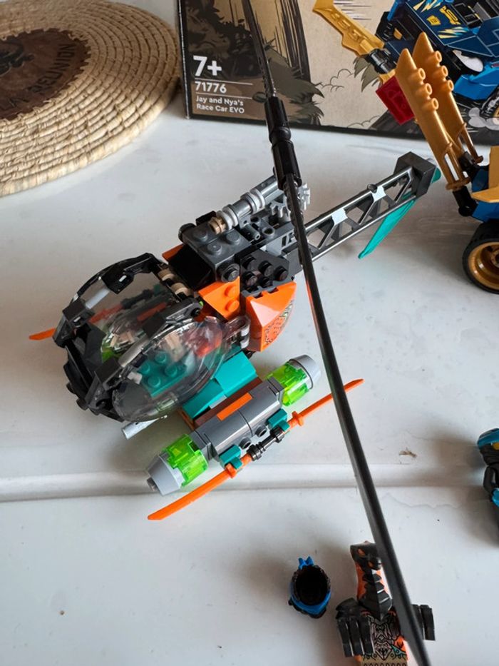 Lego ninjago 71776- La voiture de course de Jay et Nya - photo numéro 3