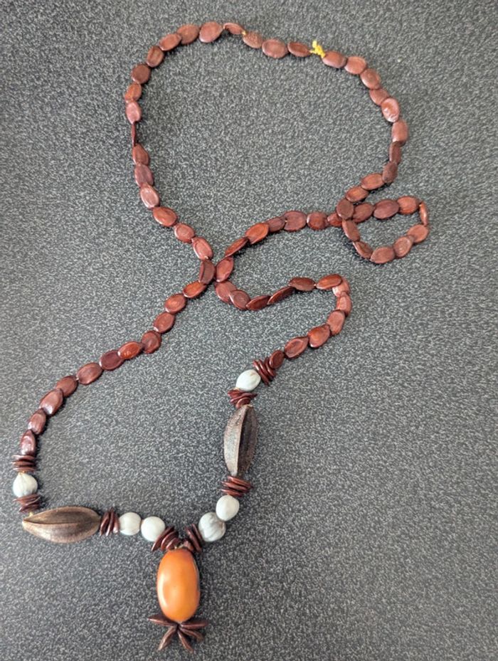 Collier artisanal en bois - photo numéro 4