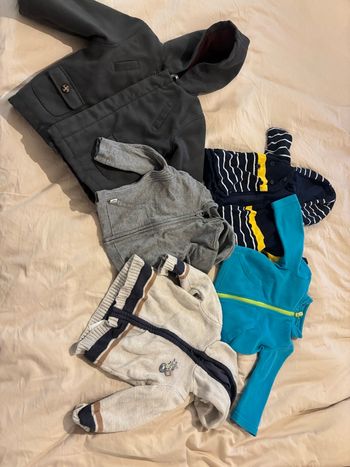 Lots de gilets et manteaux 18 mois garçon