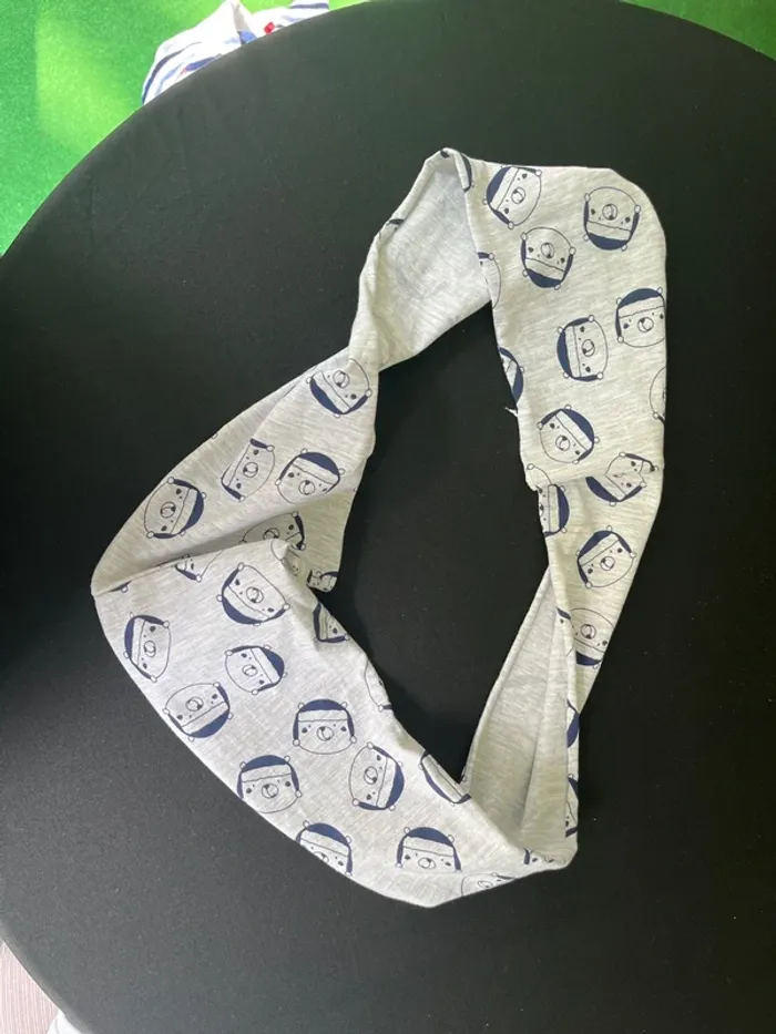 Cache cou garçon 3-4 ans