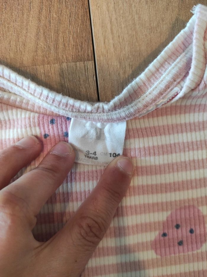 Tee-shirt ZARA 4 ans en TBE - photo numéro 2