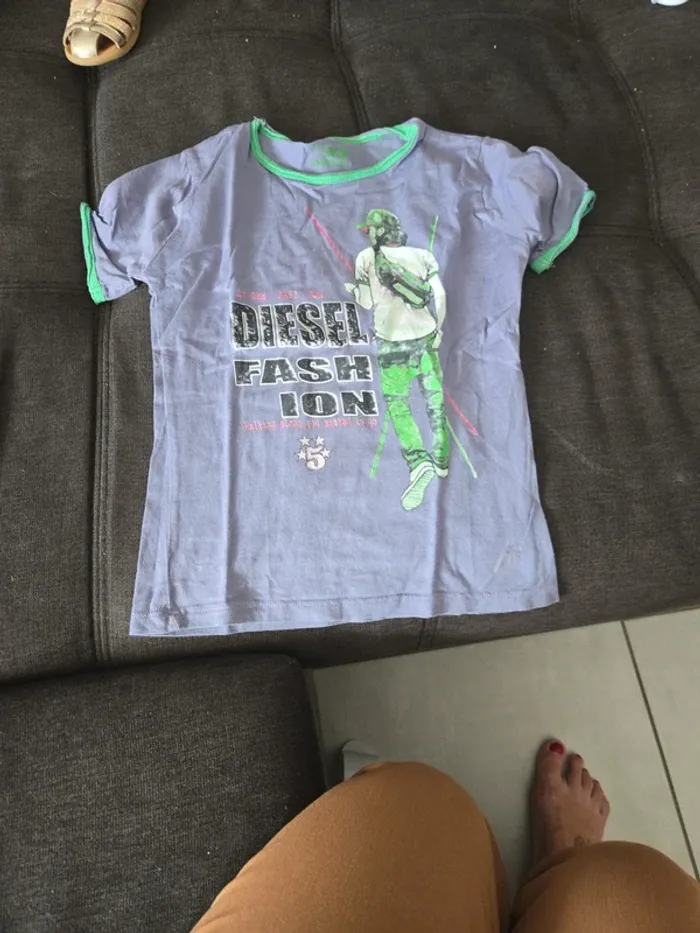 T-shirt diesel violet taille 5-6 ans