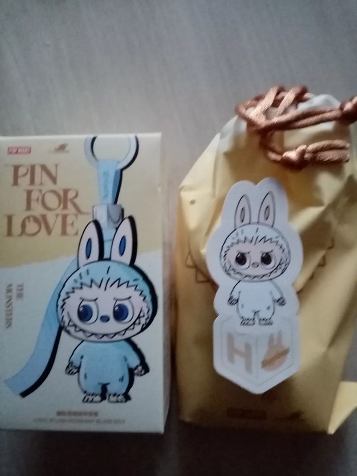 pop mart the monsters labubu pin for love H - photo numéro 2