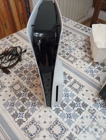 PlayStation 5 Édition standard avec CD + Manette